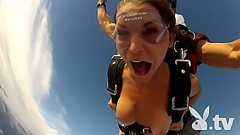 Exclusiv Pentru Membri: Modelul Playboy Face Skydiving În Video Hd